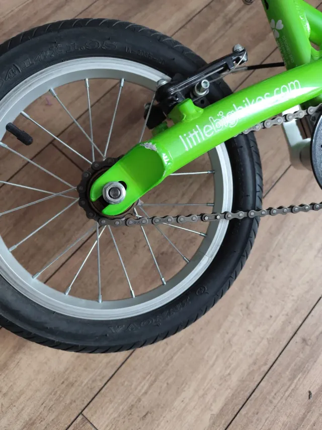 Bicicleta Littlebig verde y plateada