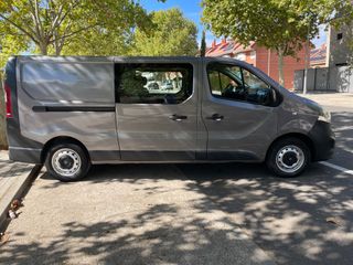 Alquilar Furgoneta 6 plazas y carga L2H1 larga