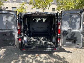 Alquilar Furgoneta 6 plazas y carga L2H1 larga