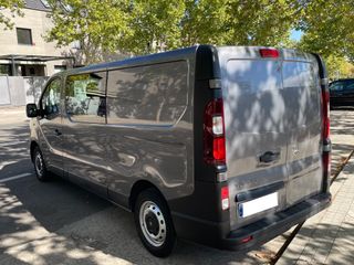 Alquilar Furgoneta 6 plazas y carga L2H1 larga