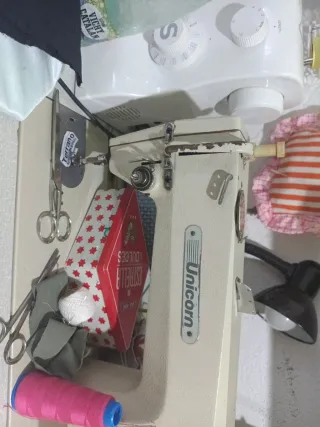 Máquina de coser Unicorn
