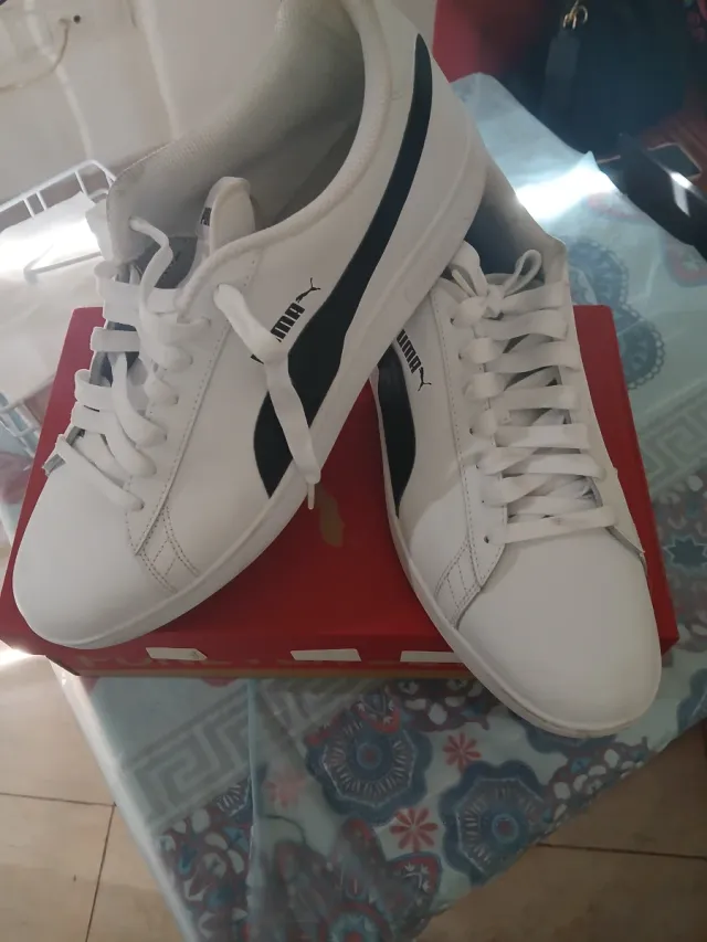Zapatillas Puma Blancas y Negras