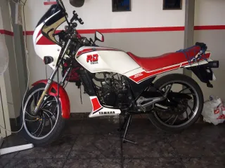 Cúpula Yamaha RD125LC con araña