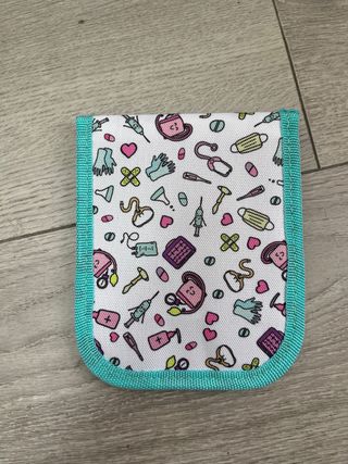 Nurse is Love Salva Bolsillos Enfermeria Aqua