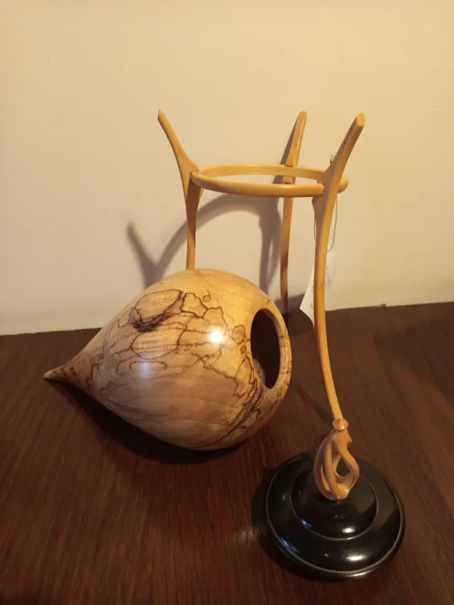 Urna de madera artesanal