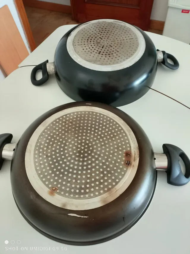 Cazuelas amplias con recubrimiento de teflón. 28cm