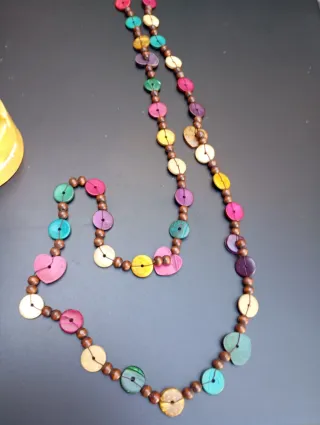 Collana fatta a mano con perline colorate