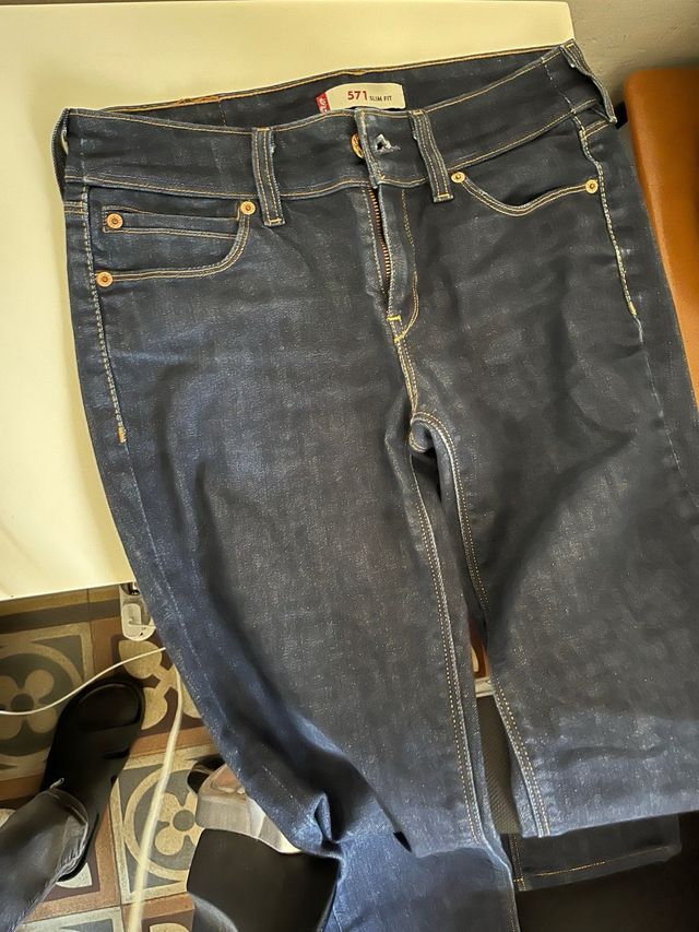 Jeans Donna blu e bianchi €45 l’uno