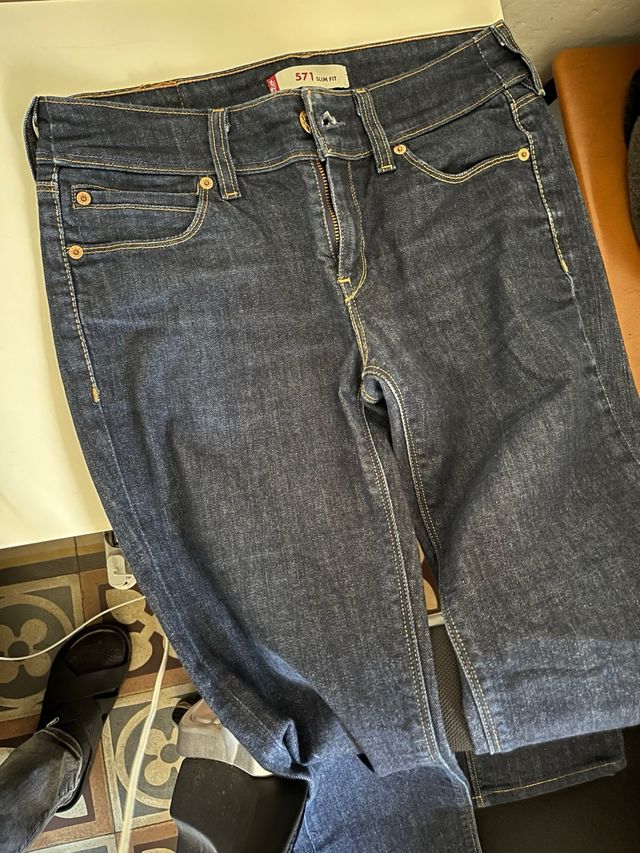 Jeans Donna blu e bianchi €45 l’uno