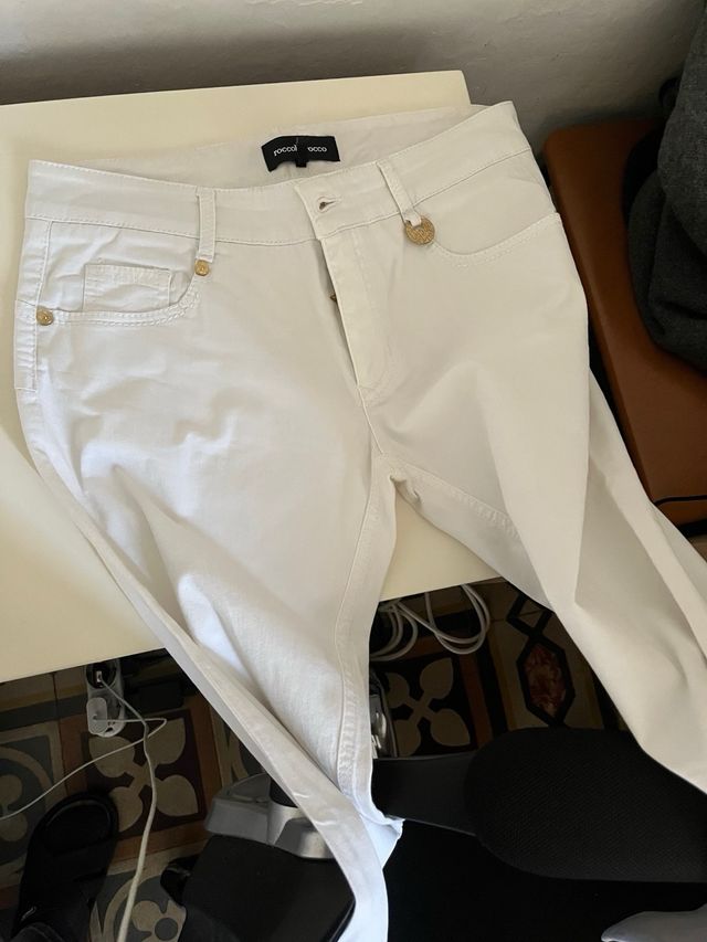 Jeans Donna blu e bianchi €45 l’uno