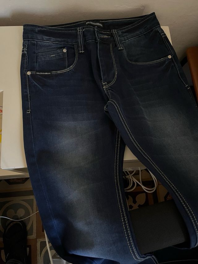 Jeans Donna blu e bianchi €45 l’uno