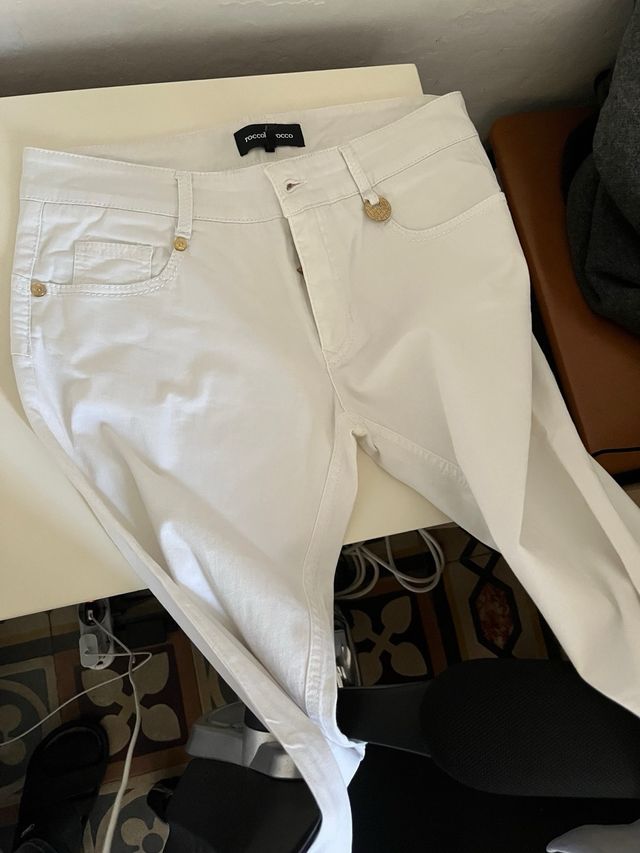 Jeans Donna blu e bianchi €45 l’uno