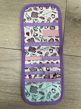 Nurse is Love Salva Bolsillos Enfermeria Lavanda