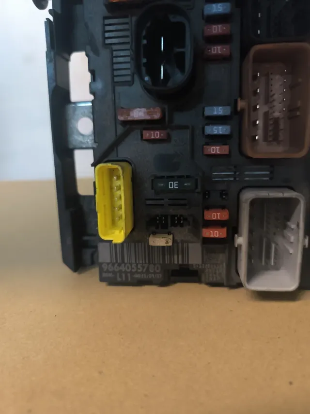 Caja Relés Peugeot 206cc