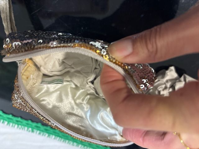 Monedero Benetton lentejuelas oro y plata