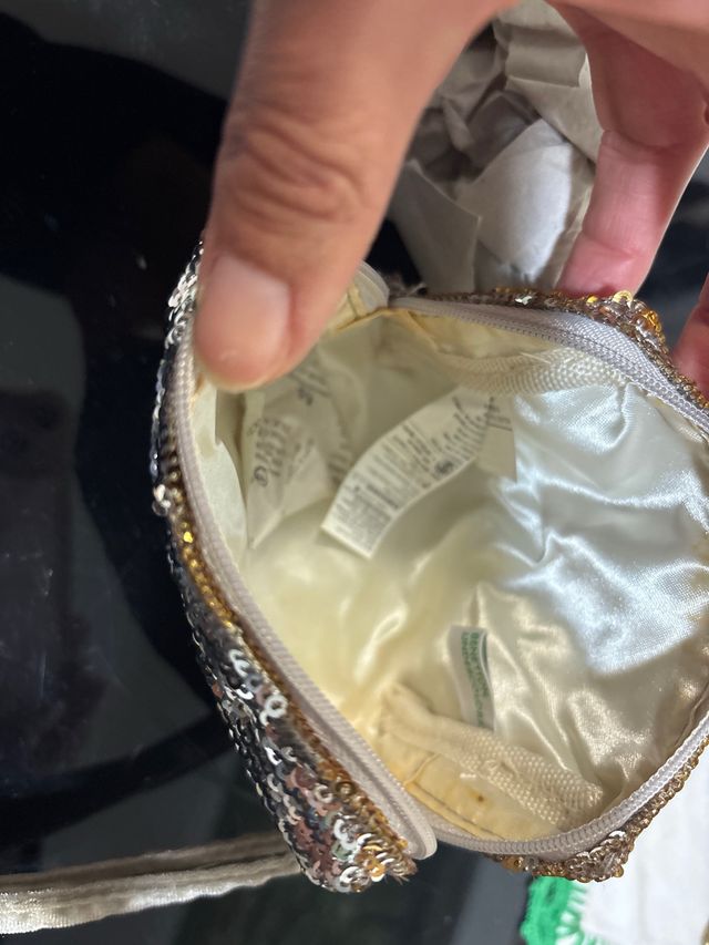 Monedero Benetton lentejuelas oro y plata