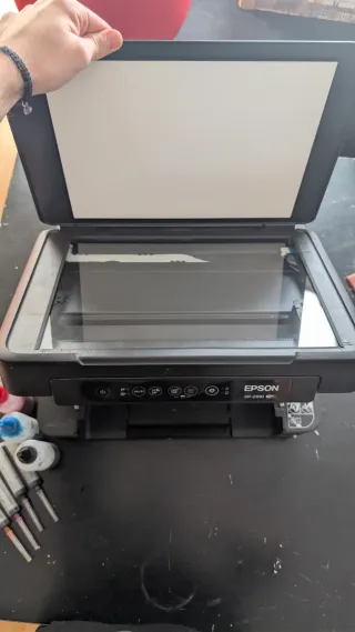 Impresora Epson XP-2100 con cartuchos recargables