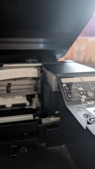 Impresora Epson XP-2100 con cartuchos recargables