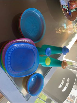 Set di stoviglie e contenitori per sale, pepe, olio e aceto in plastica