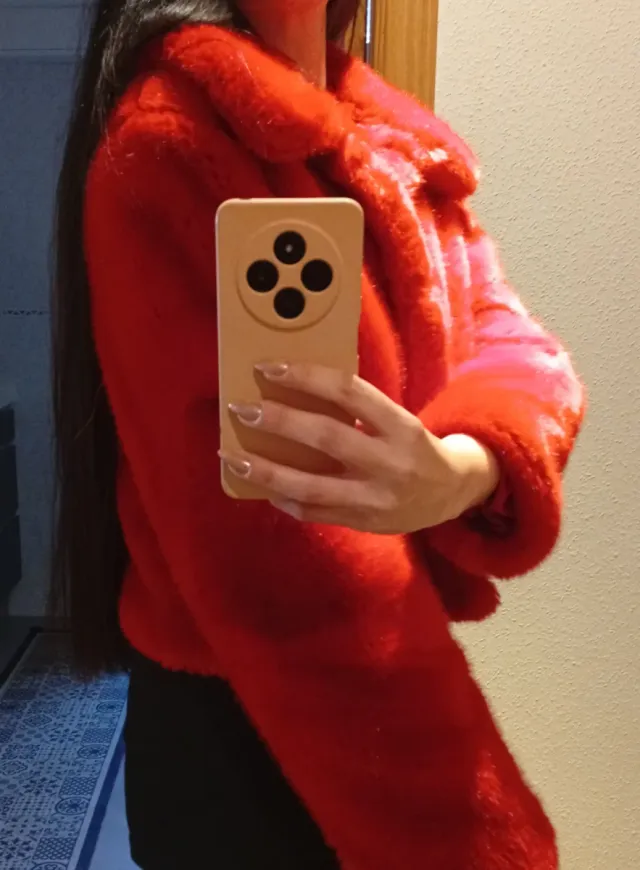 Chaquetón de pelo rojo