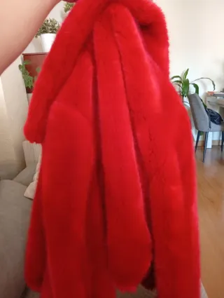 Chaquetón de pelo rojo