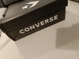 Zapatillas Converse Negras y Blancas