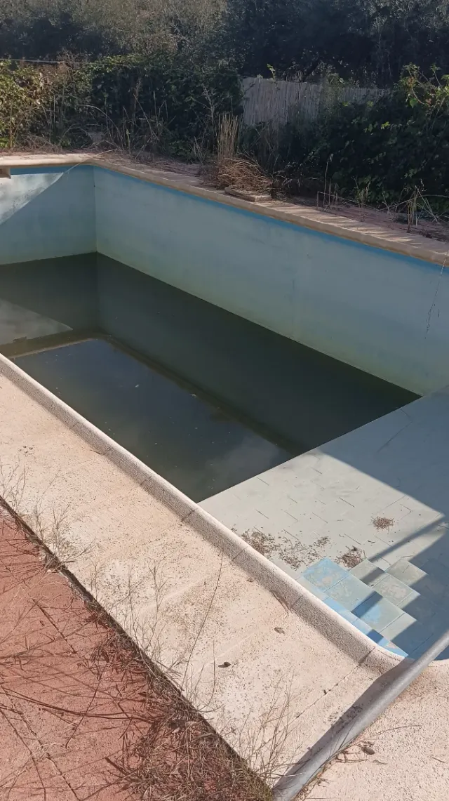 Casa de campo, piscina con jardín y parcela