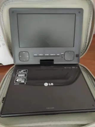 Reproductor DVD Portátil LG DP561B