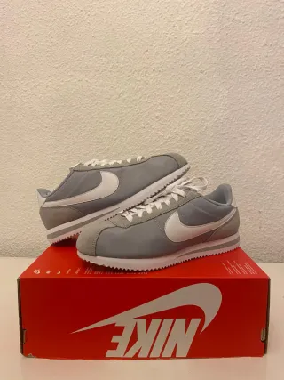 Nike Cortez Grises y Blancas