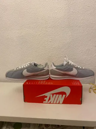 Nike Cortez Grises y Blancas