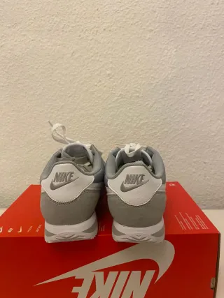 Nike Cortez Grises y Blancas