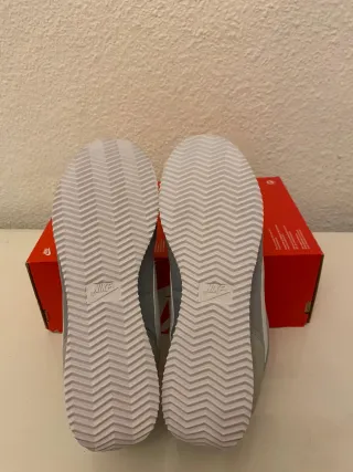 Nike Cortez Grises y Blancas