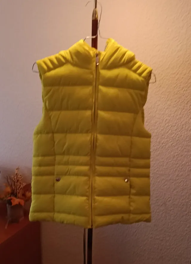 Chaleco acolchado amarillo niña