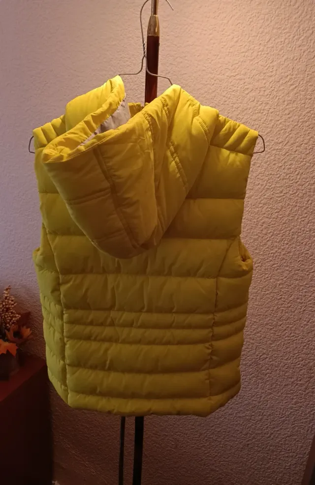 Chaleco acolchado amarillo niña