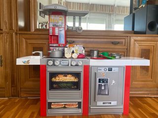 Cocinita de juguete con accesorios