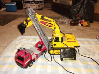 Grúa y camión bomberos juguete New Bright