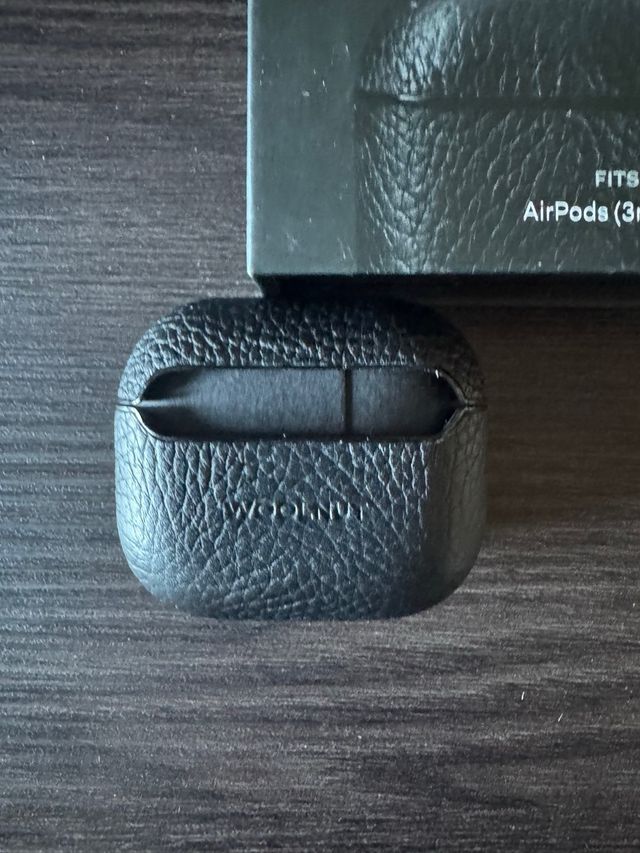 Custodia AirPods 3 Pelle Nera Woolnut