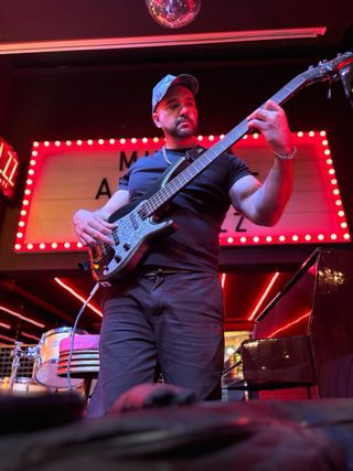 Heartfield Bajo 5 cuerdas modificado Lollar