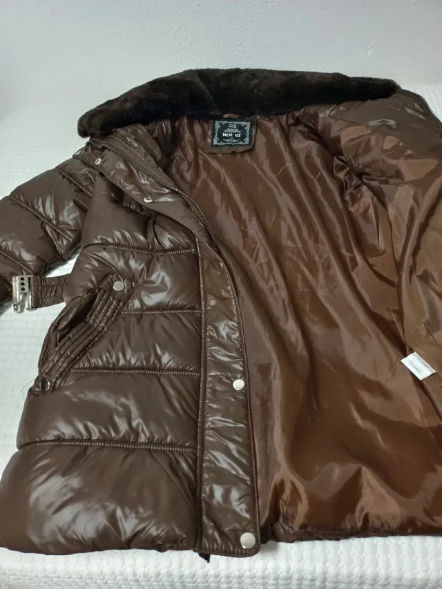 Chaqueta acolchada marrón con cinturón Talla M