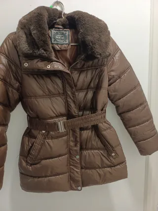 Chaqueta acolchada marrón con cinturón Talla M