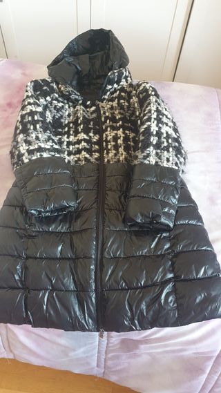 Plumífero calentito negro y multicolor