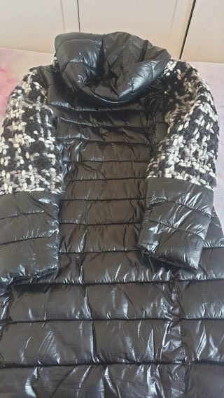 Plumífero calentito negro y multicolor