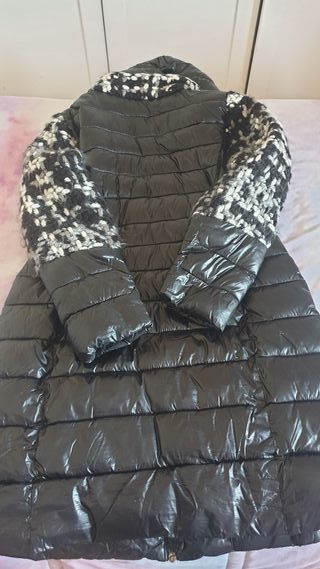 Plumífero calentito negro y multicolor