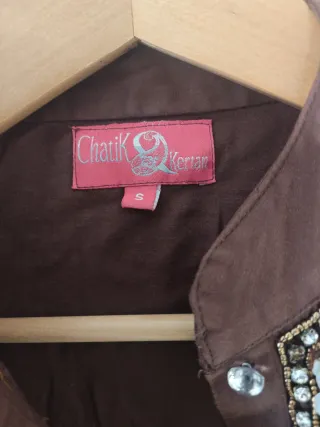 Precioso Vestido marrón con bordados hechos a mano