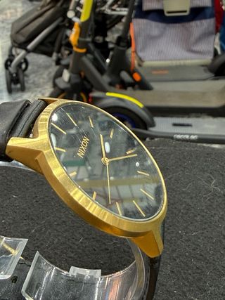 Reloj Nixon Bring It Negro/Dorado
