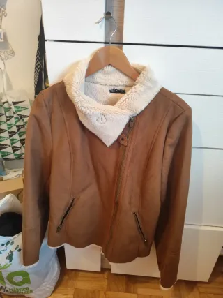 Abrigo marrón forro borreguito talla XL