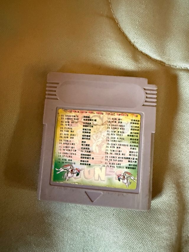 Game Boy Color transparente con juegos