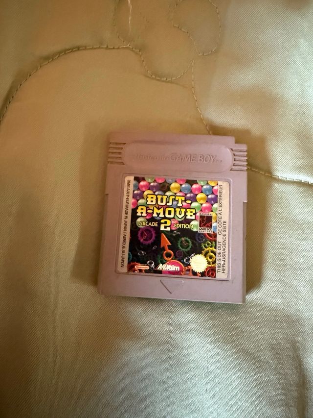 Game Boy Color transparente con juegos