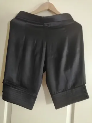 Pantalón corto satinado negro