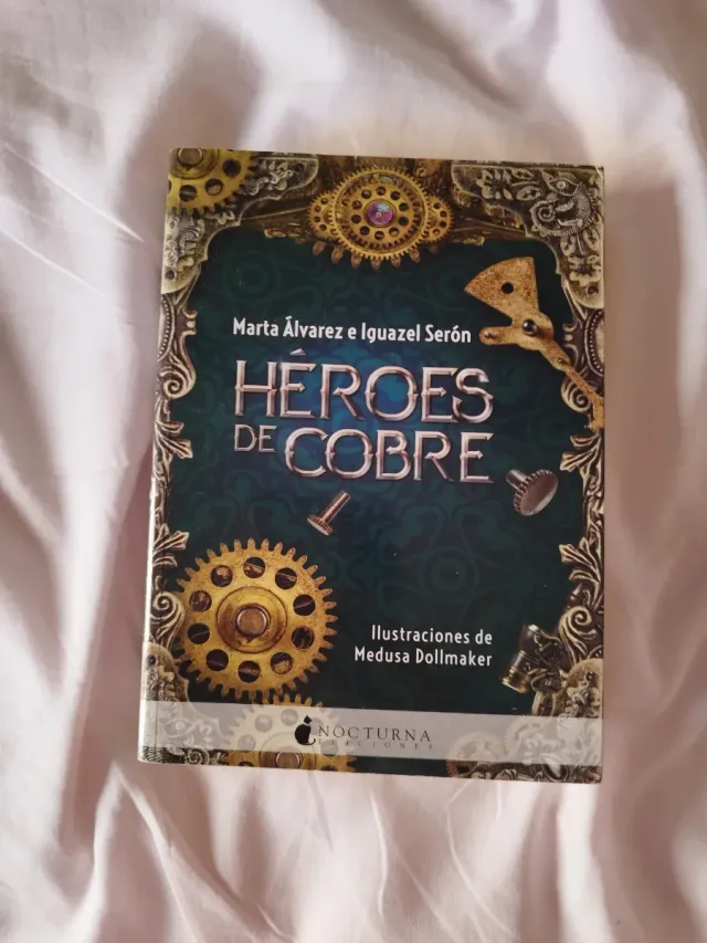 Libro Héroes de cobre